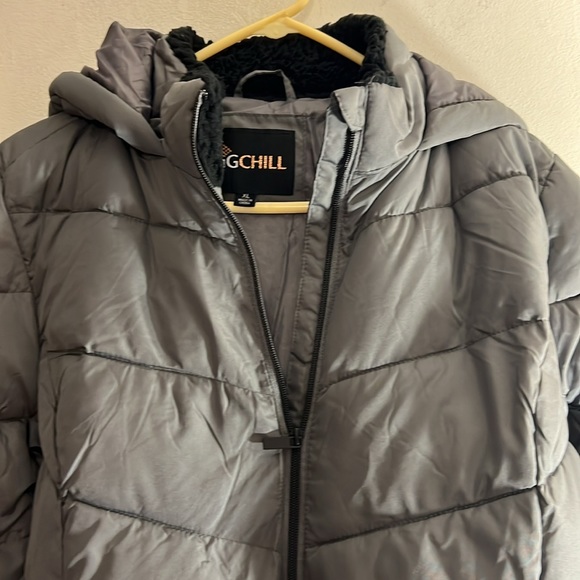 NEW Big Chill Chevron Quilted Puffer Gray Jacket/Coat w/ Hood, Size XL & 2X - Picture 2 of 5